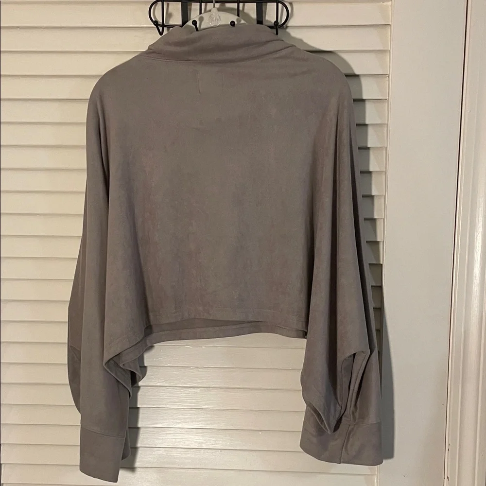 Lime & Vine Gray Taupe Faux Suede Cowl Neck Dolman Sleeve Cropped Top Overlay - Picture 6 of 7